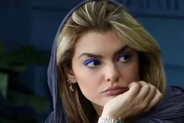 بیوگرافی دنیا مدنی