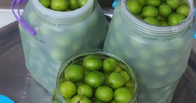 ترشی-گوجه-سبز-دستور-اصلی-عکس