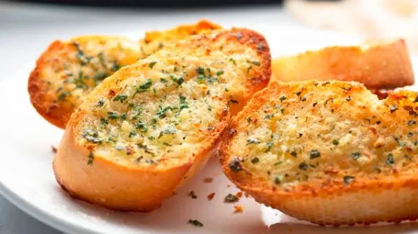 How-to-prepare-homemade-garlic-bread