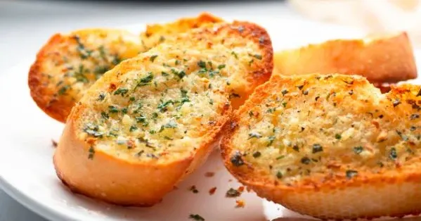 How-to-prepare-homemade-garlic-bread