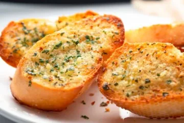 How-to-prepare-homemade-garlic-bread