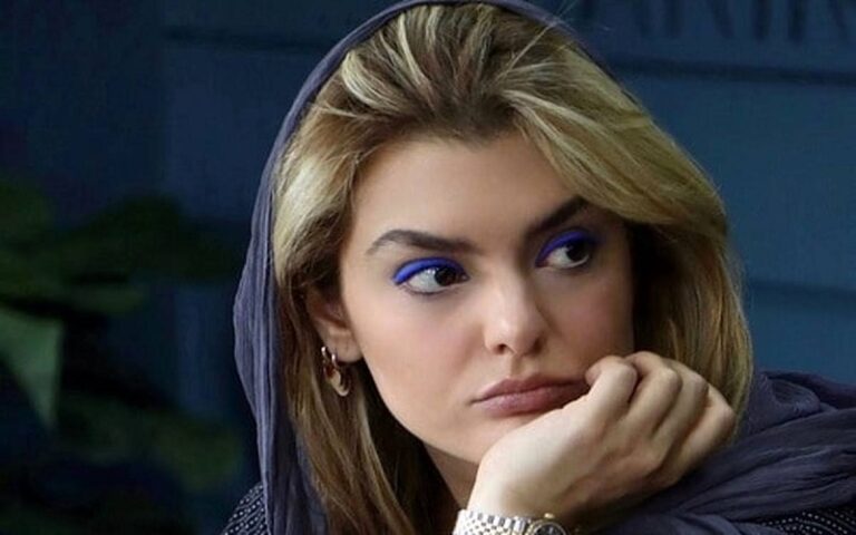 بیوگرافی دنیا مدنی