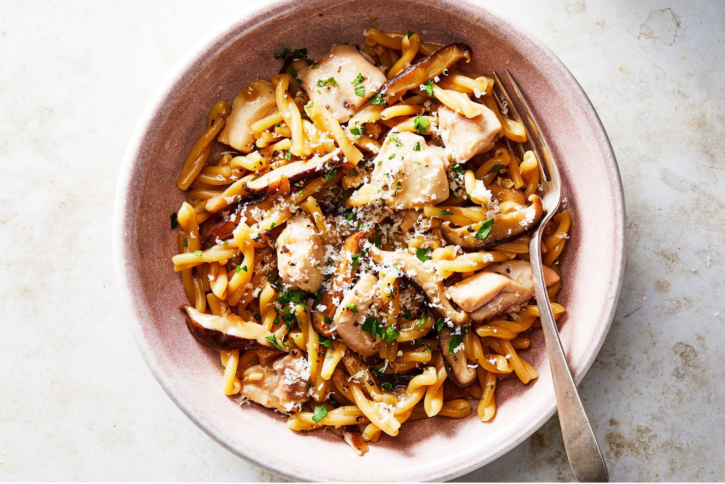 طرز تهیه پاستا مرغ و قارچ
