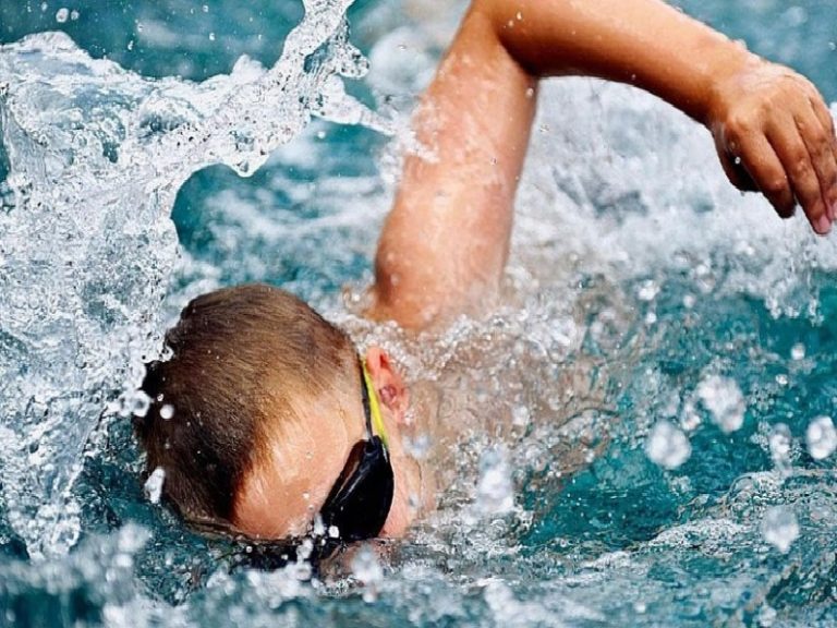 چطور با بلیط استخر هزینه‌های تفریحی را پایین نگه دارید؟